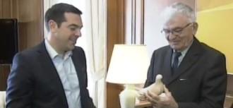 ΜΕ ΤΣΙΠΡΑ ΚΑΙ ΠΑΥΛΟΠΟΥΛΟ ΣΥΝΑΝΤΗΘΗΚΕ Ο ΈΛΛΗΝΑΣ ΠΟΥ “ΕΦΕΡΕ” ΤΟ ΔΙΣΤΟΜΟ ΣΤΗ ΓΕΡΜΑΝΙΑ – BINTEO