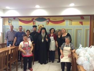 ΕΘΕΛΟΝΤΡΙΕΣ ΤΗΣ ΠΑΝΑΓΙΑΣ ΤΟΥ ΑΜΠΕΛΩΝΑ ΠΡΟΣΕΦΕΡΑΝ ΣΤΑ ΣΥΣΣΙΤΙΑ ΤΗΣ ΜΗΤΡΟΠΟΛΗΣ