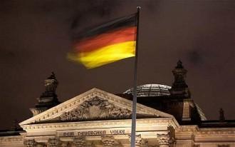 ΟΙ ΓΑΛΛΟΙ ΜΑΖΕΥΟΥΝ ΥΠΟΓΡΑΦΕΣ ΓΙΑ «GERMANEXIT»!