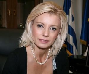 Ρ. ΚΑΡΑΛΑΡΙΩΤΟΥ: ΤΟ ΔΑΧΤΥΛΟ ΔΕΙΧΝΕΙ ΤΟ ΦΕΓΓΑΡΙ ΚΑΙ Ο ΔΗΜΟΣ ΚΟΙΤΑΖΕΙ ΤΟ ΔΑΧΤΥΛΟ