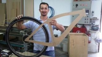 ΤΟ ΚΟΥΤΣΟΧΕΡΟ ΠΑΡΑΓΕΙ ΚΑΙ ΞΥΛΙΝΑ ΠΟΔΗΛΑΤΑ