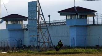 ΑΓΡΙΑ ΣΥΜΠΛΟΚΗ ΜΕΤΑΞΥ ΚΡΑΤΟΥΜΕΝΩΝ ΣΤΙΣ ΦΥΛΑΚΕΣ ΤΡΙΚΑΛΩΝ