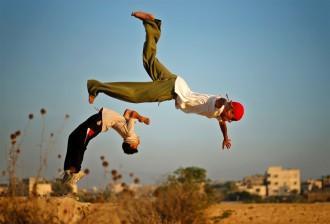ΤΟ PARKOUR ΕΝΙΣΧΥΕΙ ΤΟ ΚΟΙΝΩΝΙΚΟ ΠΑΝΤΟΠΩΛΕΙΟ ΤΕΜΠΩΝ