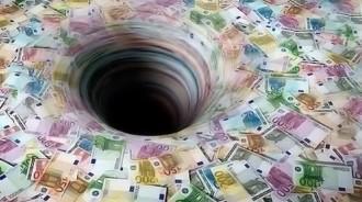 Ο ΒΑΡΥΣ ΠΕΛΕΚΥΣ ΤΟΥ ΝΕΟΥ ΜΝΗΜΟΝΙΟΥ ΓΙΑ ΑΓΡΟΤΕΣ ΚΑΙ ΜΙΚΡΟΜΕΣΑΙΟΥΣ