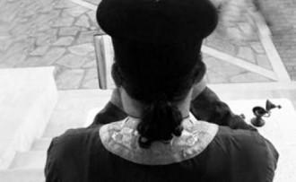 ΜΑΪΜΟΥ ΤΡΑΠΕΖΙΚΟΣ ΑΠΕΣΠΑΣΕ 8.000€ ΑΠΟ ΙΕΡΕΑ ΣΤΗΝ ΕΛΑΣΣΟΝΑ