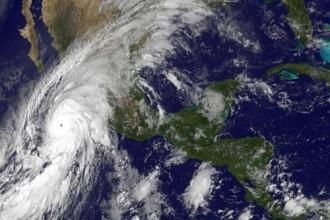 ΤΥΦΩΝΑΣ PATRICIA: ΜΙΚΡΟΤΕΡΕΣ ΟΙ ΖΗΜΙΕΣ ΑΠΟ ΤΙΣ ΑΝΑΜΕΝΟΜΕΝΕΣ
