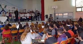 ΚΗΡΥΓΜΑ ΜΕ ΓΑΜΩΣΤΑΥΡΙΔΙΑ ΕΒΓΑΛΕ Ο ΑΠΟΣΤΟΛΟΣ ΓΚΛΕΤΣΟΣ ΣΕ ΜΑΘΗΤΕΣ (VIDEO)