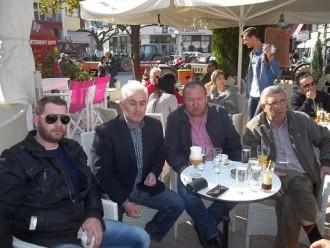 ΠΑΡΟΝΤΕΣ…