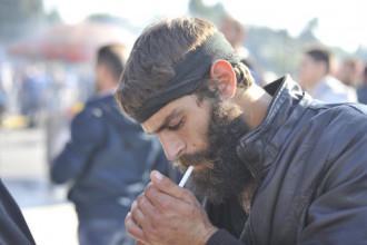 AΥΤΟΣ ΕΙΝΑΙ Ο ΑΓΡΟΤΗΣ ΠΟΥ ΕΣΠΑΣΕ ΤΟ ΙΝΤΕΡΝΕΤ
