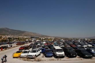 ΑΠΑΤΕΩΝΑΣ ΥΠΟΣΧΟΤΑΝ ΑΥΤΟΚΙΝΗΤΑ ΑΠΟ ΤΟΝ ΟΔΔΥ ΜΕ ΤΟ ΑΖΗΜΙΩΤΟ…