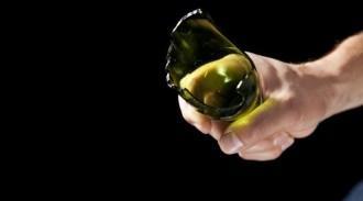 ΝΕΑΡΟΣ ΕΠΙΤΕΘΗΚΕ ΜΕ ΜΠΟΥΚΑΛΙ ΣΕ 12ΧΡΟΝΗ ΜΑΘΗΤΡΙΑ!