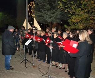 ΧΡΙΣΤΟΥΓΕΝΝΙΑΤΙΚΕΣ ΕΚΔΗΛΩΣΕΙΣ ΣΕ ΧΑΛΚΗ ΚΑΙ ΝΕΕΣ ΚΑΡΥΕΣ