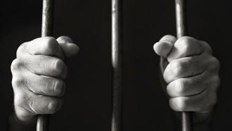 ΕΣΥ ΣΤΟ ΧΩΜΑ ΚΙ ΕΜΕΙΣ ΣΤΗ ΦΥΛΑΚΗ