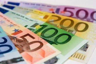 ΔΥΟ ΑΝΔΡΕΣ ΒΡΗΚΑΝ € 100.000 ΝΑ ΕΠΙΠΛΕΟΥΝ ΣΤΟ ΔΟΥΝΑΒΗ!