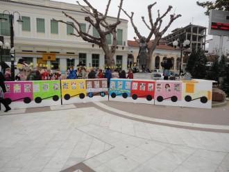 ΤΑ ΝΗΠΙΑ ΤΟΥ ΤΥΡΝΑΒΟΥ ΓΙΟΡΤΑΣΑΝ ΤΗΝ ΠΑΓΚΟΣΜΙΑ ΗΜΕΡΑ ΠΑΙΔΙΟΥ
