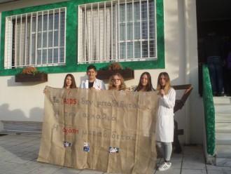 ΤΟ AIDS ΔΕΝ ΜΕΤΑΔΙΔΕΤΑΙ ΜΕ ΤΗΝ ΑΓΚΑΛΙΑ …Η ΑΓΑΠΗ ΜΕΤΑΔΙΔΕΤΑΙ