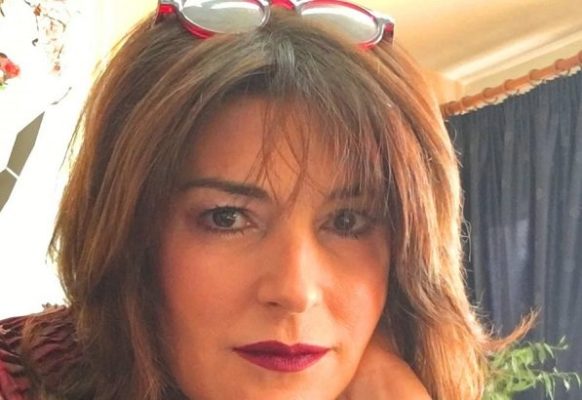 ΘΕΣΣΑΛΙΚΟ ΘΕΑΤΡΟ: «ΤΟ ΧΩΜΑ ΒΑΦΤΗΚΕ ΚΟΚΚΙΝΟ». Η ΙΣΤΟΡΙΑ ΠΑΕΙ ΘΕΑΤΡΟ