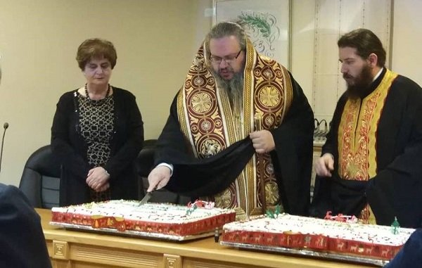 ΕΚΟΨΑΝ ΤΗΝ ΠΙΤΑ ΤΟΥΣ ΟΙ ΔΙΚΗΓΟΡΟΙ ΤΗΣ ΛΑΡΙΣΑΣ