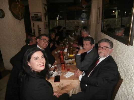 ΜΕΛΗ ΤΗΣ ΙΣΡΑΗΛΙΤΙΚΗΣ ΚΟΙΝΟΤΗΤΑΣ ΣΤΟ ΚΑΠΗΛΕΙΟ (ΦΩΤΟ)