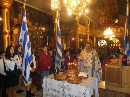 ΤΑ ΣΧΟΛΕΙΑ ΤΗΣ ΦΑΛΑΝΗΣ ΤΙΜΗΣΑΝ ΤΟΥΣ ΤΡΕΙΣ ΙΕΡΑΡΧΕΣ