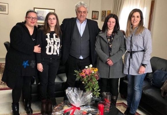 ΣΤΕΝΗ Η ΣΥΝΕΡΓΑΣΙΑ ΤΟΥ ΔΗΜΟΥ ΤΕΜΠΩΝ ΜΕ ΤΟΥΣ ΣΥΛΛΟΓΟΥΣ ΓΟΝΕΩΝ