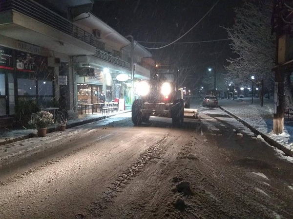 ΑΝΤΕΞΕ ΣΤΗΝ ΚΑΚΟΚΑΙΡΙΑ Ο ΔΗΜΟΣ ΤΥΡΝΑΒΟΥ (ΦΩΤΟ)