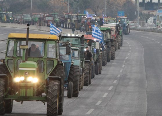 ΦΩΤΟΡΕΠΟΡΤΑΖ ΑΠΟ ΤΗΝ ΠΡΩΤΗ ΜΕΡΑ ΣΤΟ ΜΠΛΟΚΟ ΤΩΝ ΑΓΡΟΤΩΝ ΣΤΗ ΝΙΚΑΙΑ