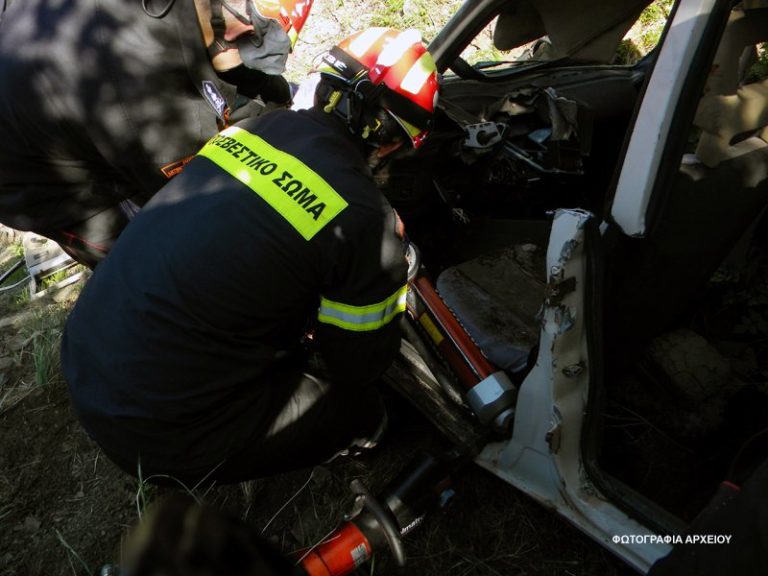 ΤΡΟΧΑΙΟ ΜΕ ΕΓΚΛΩΒΙΣΜΟ ΣΤΑ ΦΑΡΣΑΛΑ