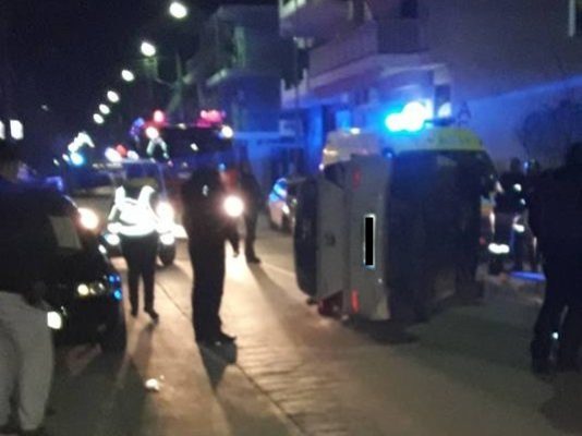 ΛΑΡΙΣΑ: ΤΡΟΧΑΙΟ ΜΕ 2 ΤΡΑΥΜΑΤΙΕΣ ΣΤΗΝ ΟΔΟ ΑΓΙΑΣ (φωτο)