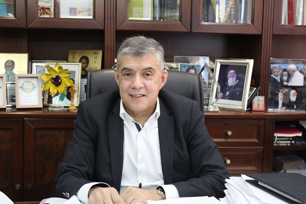 ΑΝΑΠΛΑΣΕΙΣ ΠΕΖΟΔΡΟΜΙΩΝ ΚΑΙ ΝΕΑ ΠΛΑΤΕΙΑ ΣΤΑ ΦΑΡΣΑΛΑ ΧΡΗΜΑΤΟΔΟΤΕΙ Η ΠΕΡΙΦΕΡΕΙΑ