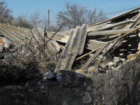 ΑΝΗΣΥΧΙΑ ΛΟΓΩ ΠΕΣΜΕΝΗΣ ΣΤΕΓΗΣ ΑΜΙΑΝΤΟΥ ΣΤΟ ΚΑΣΤΡΙ ΑΓΙΑΣ