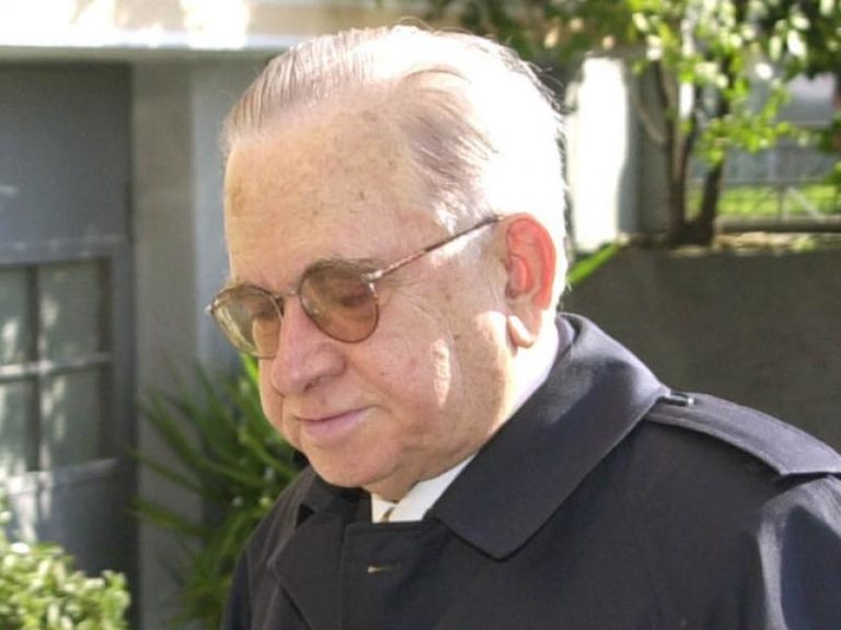 ΠΕΘΑΝΕ Ο ΒΑΣΙΛΗΣ ΚΟΚΚΙΝΟΣ