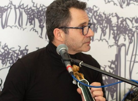ΕΝΘΟΥΣΙΑΣΕ Ο ΣΤ. ΜΠΙΚΑΚΗΣ ΣΤΟ ΜΕΖΕ-ΜΕΖΕ (ΦΩΤΟ)