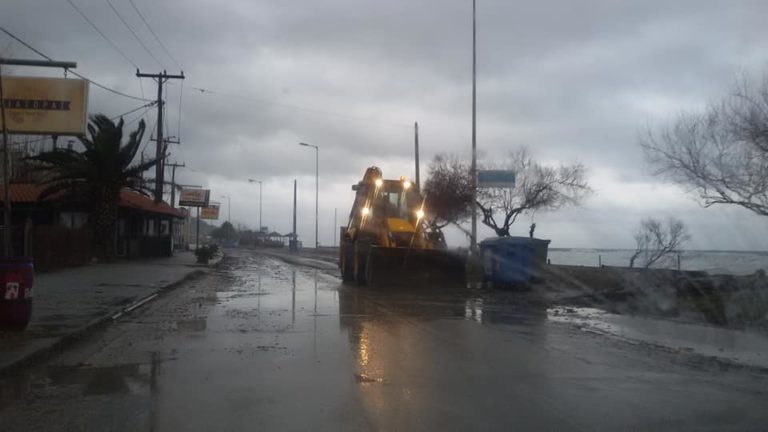 Η ΚΑΚΟΚΑΙΡΙΑ ΠΝΙΓΕΙ ΤΑ ΠΑΡΑΛΙΑ ΤΟΥ ΝΟΜΟΥ – ΚΛΕΙΝΟΥΝ ΟΛΑ ΤΑ ΣΧΟΛΕΙΑ ΣΤΟ ΔΗΜΟ ΑΓΙΑΣ
