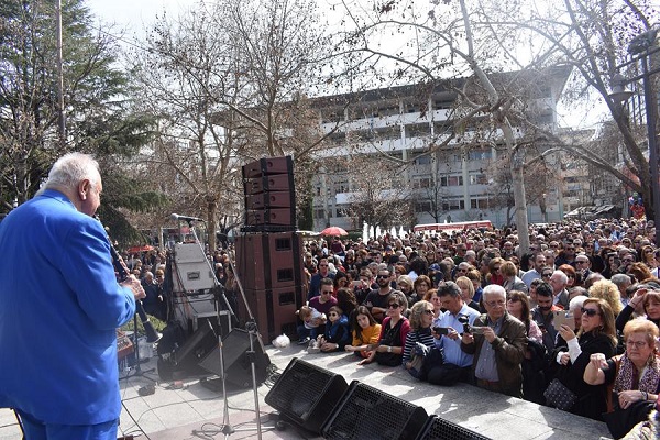 ΜΕ ΜΠΟΥΛΟΥΚΙΑ ΚΑΙ ΠΕΤΡΟΛΟΥΚΑ ΧΑΛΚΙΑ ΓΙΟΡΤΑΣΤΗΚΕ Η ΤΡΑΝΗ ΑΠΟΚΡΙΑ ΣΤΗ ΛΑΡΙΣΑ