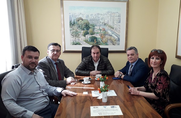 ΣΥΖΗΤΗΣΑΝ ΓΙΑ ΣΥΝΕΡΓΑΣΙΑ ΠΕΙΡΑΙΩΣ ΚΑΙ ΕΠΙΜΕΛΗΤΗΡΙΟΥ