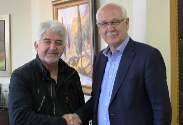 ΜΕ ΤΗ ΣΥΜΠΑΡΑΤΑΞΗ ΤΟΥ ΑΠ. ΚΑΛΟΓΙΑΝΝΗ Ο ΓΙΑΝΝΗΣ ΤΣΙΑΠΛΗΣ
