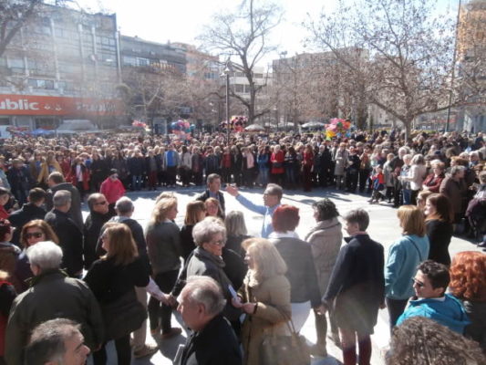 ΓΛΕΝΤΙ ΣΤΗΝ ΚΕΝΤΡΙΚΗ ΠΛΑΤΕΙΑ ΤΗΣ ΛΑΡΙΣΑΣ ΤΗΝ ΤΣΙΚΝΟΠΕΜΠΤΗ (ΦΩΤΟ)