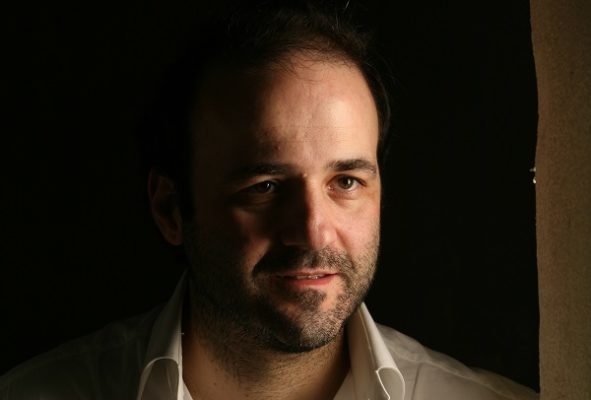 ΣΑΤΙΡΑ- ΕΠΙΘΕΩΡΗΣΗ: ΑΠΑΡΑΙΤΗΤΕΣ ΣΥΝΙΣΤΩΣΕΣ ΓΙΑ ΤΗΝ ΚΟΙΝΩΝΙΚΗ ΑΝΑΓΕΝΝΗΣΗ 