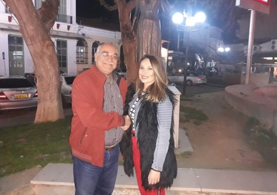 ΜΕ ΤΟΝ ΣΤΕΛΙΟ ΡΟΝΤΟΥΛΗ ΚΑΙ Η ΑΜΠΕΛΩΝΙΤΙΣΣΑ ΚΛΕΟΝΙΚΗ ΜΠΙΖΙΩΤΑ- ΚΟΥΡΔΗ