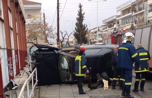 ΤΡΟΧΑΙΟ ΜΕ ΕΓΚΛΩΒΙΣΜΟ ΣΤΗ ΛΑΡΙΣΑ (ΦΩΤΟ)
