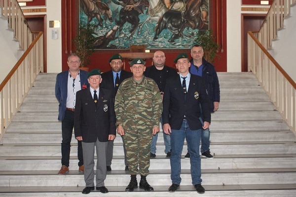 ΛΑΡΙΣΑΙΟΙ ΚΑΤΑΔΡΟΜΕΙΣ ΣΤΗΝ 1η ΣΤΡΑΤΙΑ