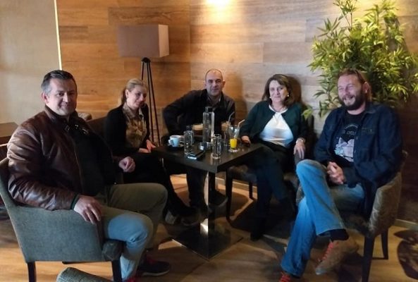 ΜΕ ΤΟΥΣ ΚΤΗΝΙΑΤΡΟΥΣ ΣΥΝΑΝΤΗΘΗΚΕ ΣΤΟΝ ΤΥΡΝΑΒΟ Η ΟΛ. ΤΕΛΙΓΙΟΡΙΔΟΥ