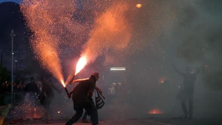 ΣΤΟ ΑΥΤΟΦΩΡΟ ΣΗΜΕΡΑ ΟΙ 7 ΣΥΛΛΗΦΘΕΝΤΕΣ ΓΙΑ ΤΟ ΘΑΝΑΤΟ ΤΟΥ ΕΙΚΟΝΟΛΗΠΤΗ ΣΤΗΝ ΚΑΛΑΜΑΤΑ