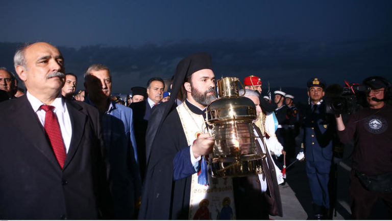 ΜΕ ΚΑΘΥΣΤΕΡΗΣΗ ΤΟ ΑΓΙΟ ΦΩΣ ΣΤΗΝ ΕΛΛΑΔΑ