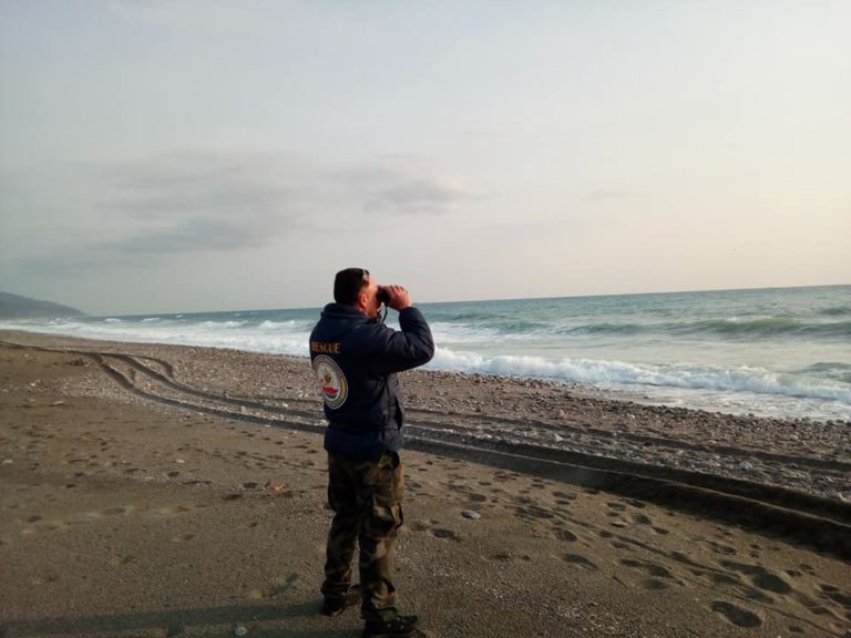 ΑΚΑΡΠΕΣ ΟΙ ΕΡΕΥΝΕΣ ΓΙΑ ΤΟΝ ΑΓΝΟΟΥΜΕΝΟ ΨΑΡΑ ΠΑΤΕΡΑ 4 ΠΑΙΔΙΩΝ (ΦΩΤΟ)