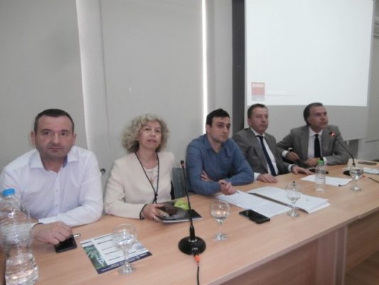 Η ΦΑΡΜΑΚΕΥΤΙΚΗ ΚΑΝΝΑΒΗ ΔΙΝΕΙ ΠΡΟΣΤΙΘΕΜΕΝΗ ΑΞΙΑ ΣΤΗ ΧΩΡΑ