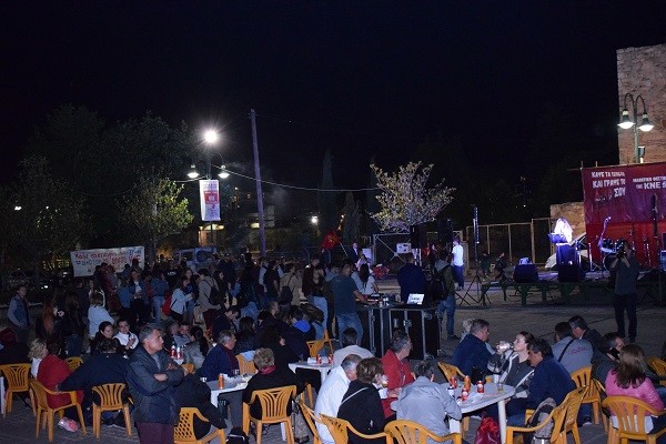 ΠΕΤΥΧΗΜΕΝΟ ΚΑΙ ΜΕ ΠΟΛΙΤΙΚΑ ΜΗΝΥΜΑΤΑ ΤΟ ΦΕΣΤΙΒΑΛ ΤΗΣ ΚΝΕ ΣΤΗ ΛΑΡΙΣΑ