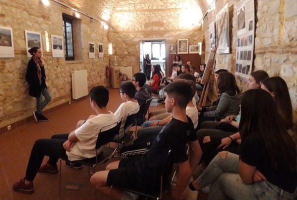 ΌΤΑΝ ΤΑ ΒΙΒΛΙΑ ΜΙΛΟΥΝ… ΟΙ ΗΡΩΕΣ ΚΑΙ ΟΙ ΜΝΗΜΕΣ ΞΥΠΝΟΥΝ…