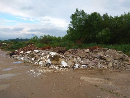 ΕΡΓΟΛΑΒΟΙ ΜΕΤΕΤΡΕΨΑΝ ΣΕ ΧΩΜΑΤΕΡΗ ΟΙΚΟΔΟΜΙΚΩΝ ΥΛΙΚΩΝ ΠΕΡΙΟΧΗ ΣΤΟ ΒΡΥΟΤΟΠΟ